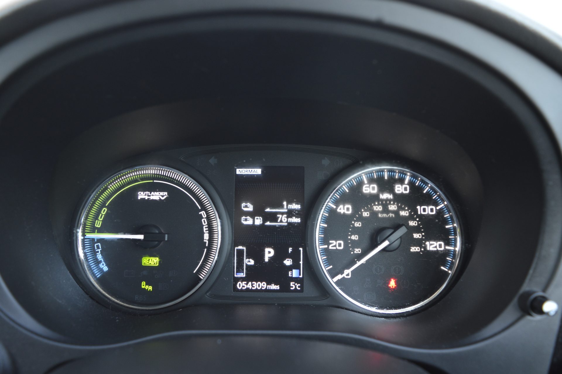 Mitsubishi Outlander - Image 16