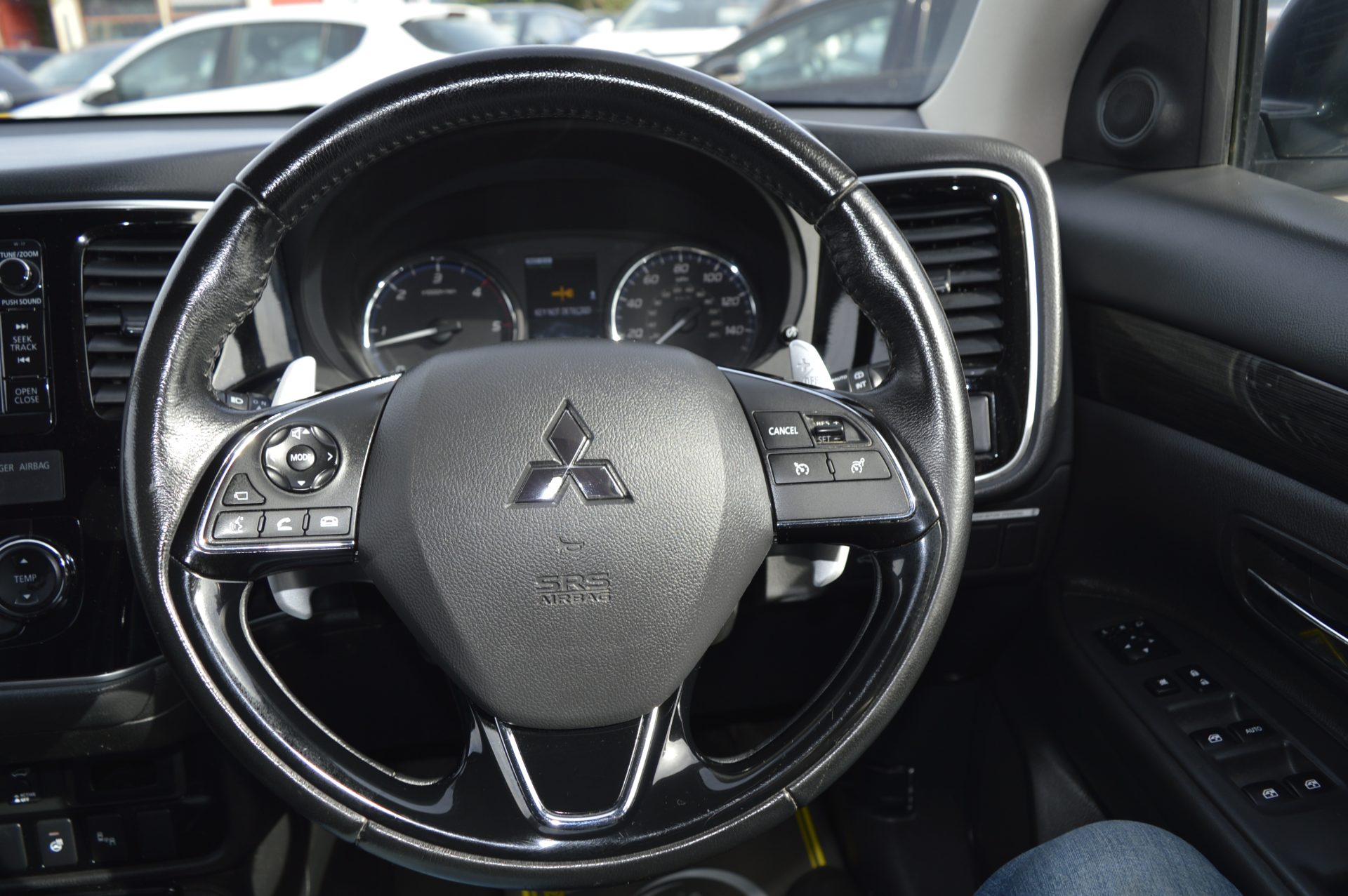 Mitsubishi OUTLANDER 4H - Image 18