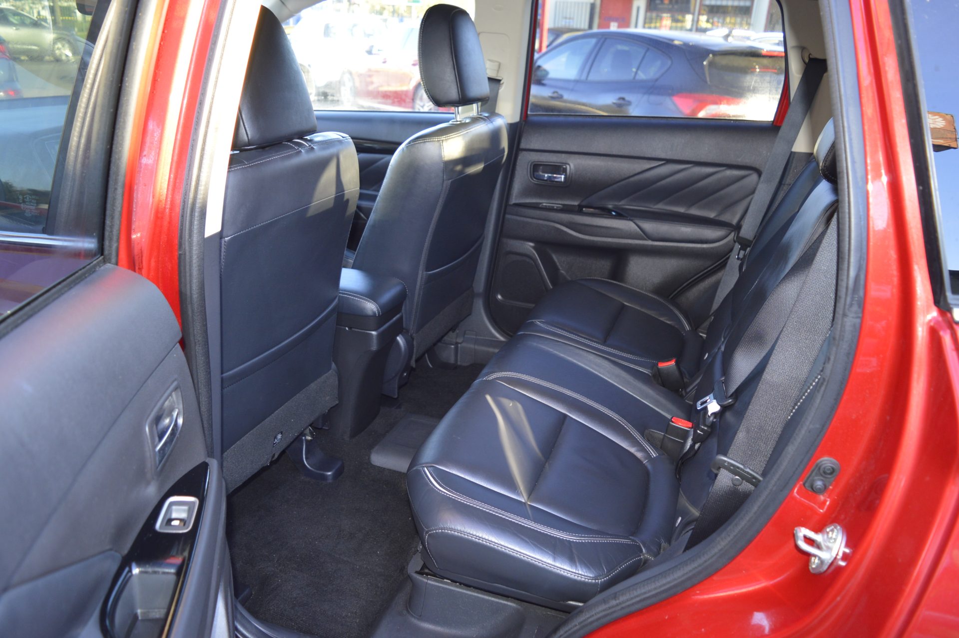 Mitsubishi Outlander - Image 11