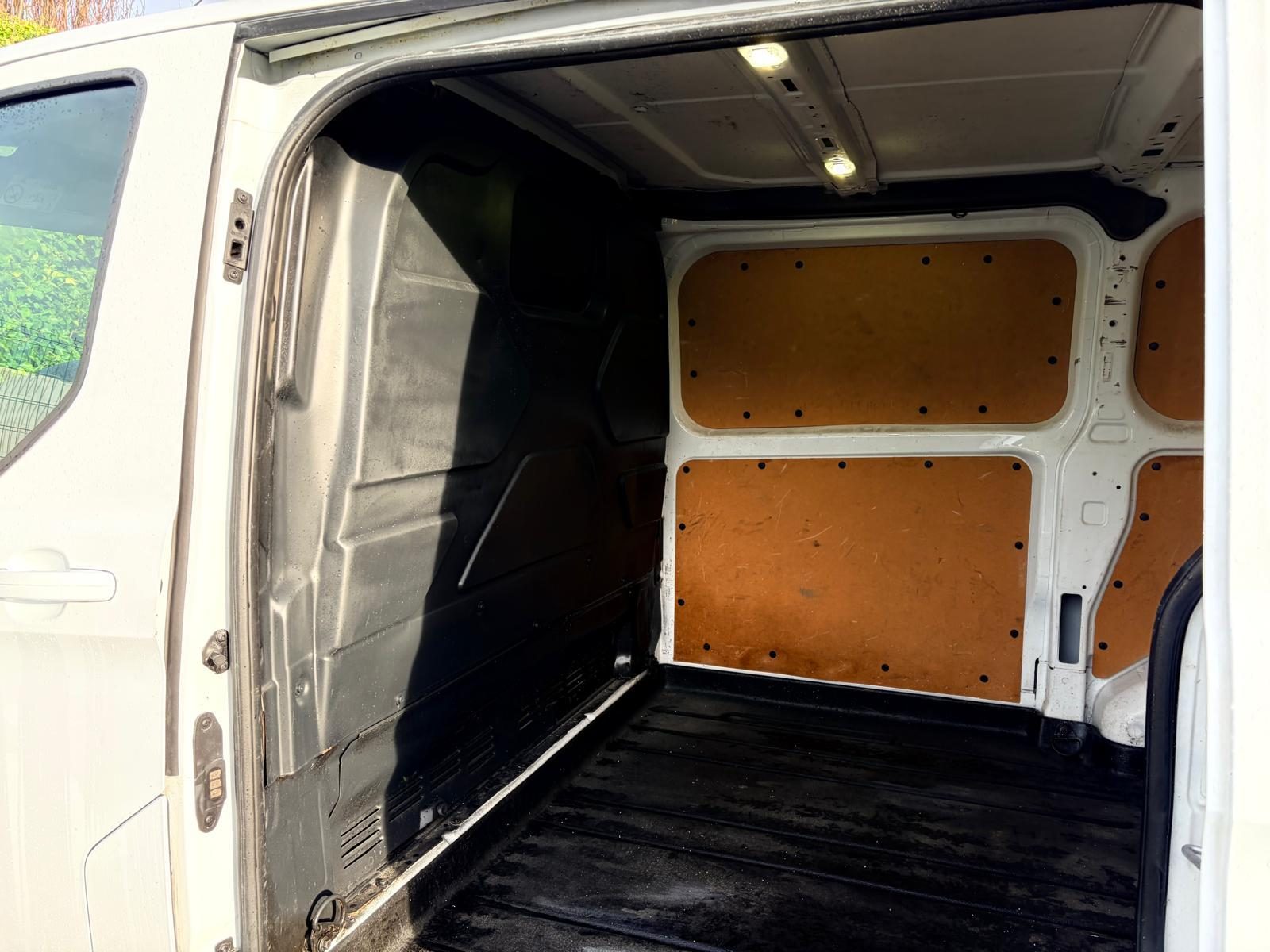 Ford Transit Custom 2.0 Tdci - Image 17