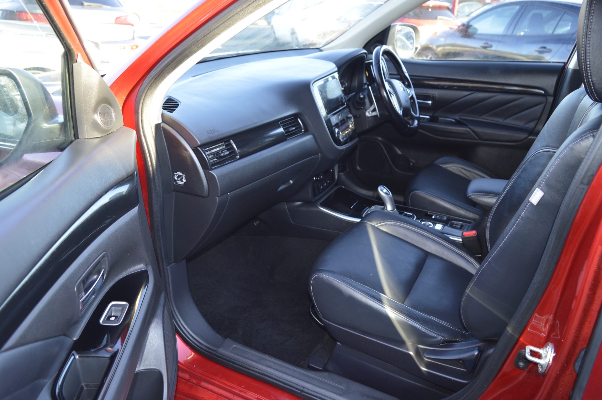 Mitsubishi Outlander - Image 12