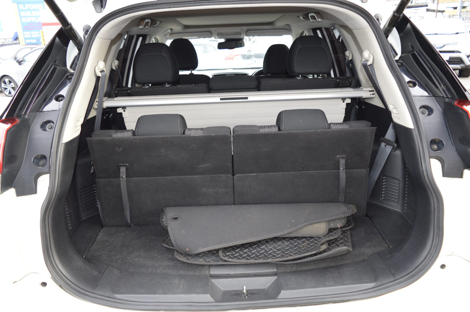 Nissan X-TRAIL AUTO 7 SEATS SUNROOF - Image 9