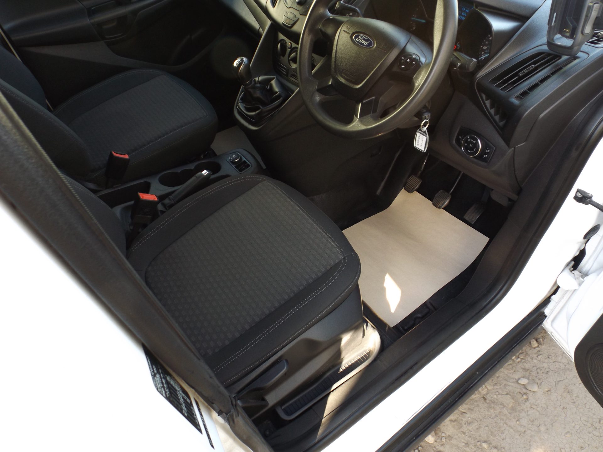 Ford Transit Connect 1.5 TDCi 220 - Image 9
