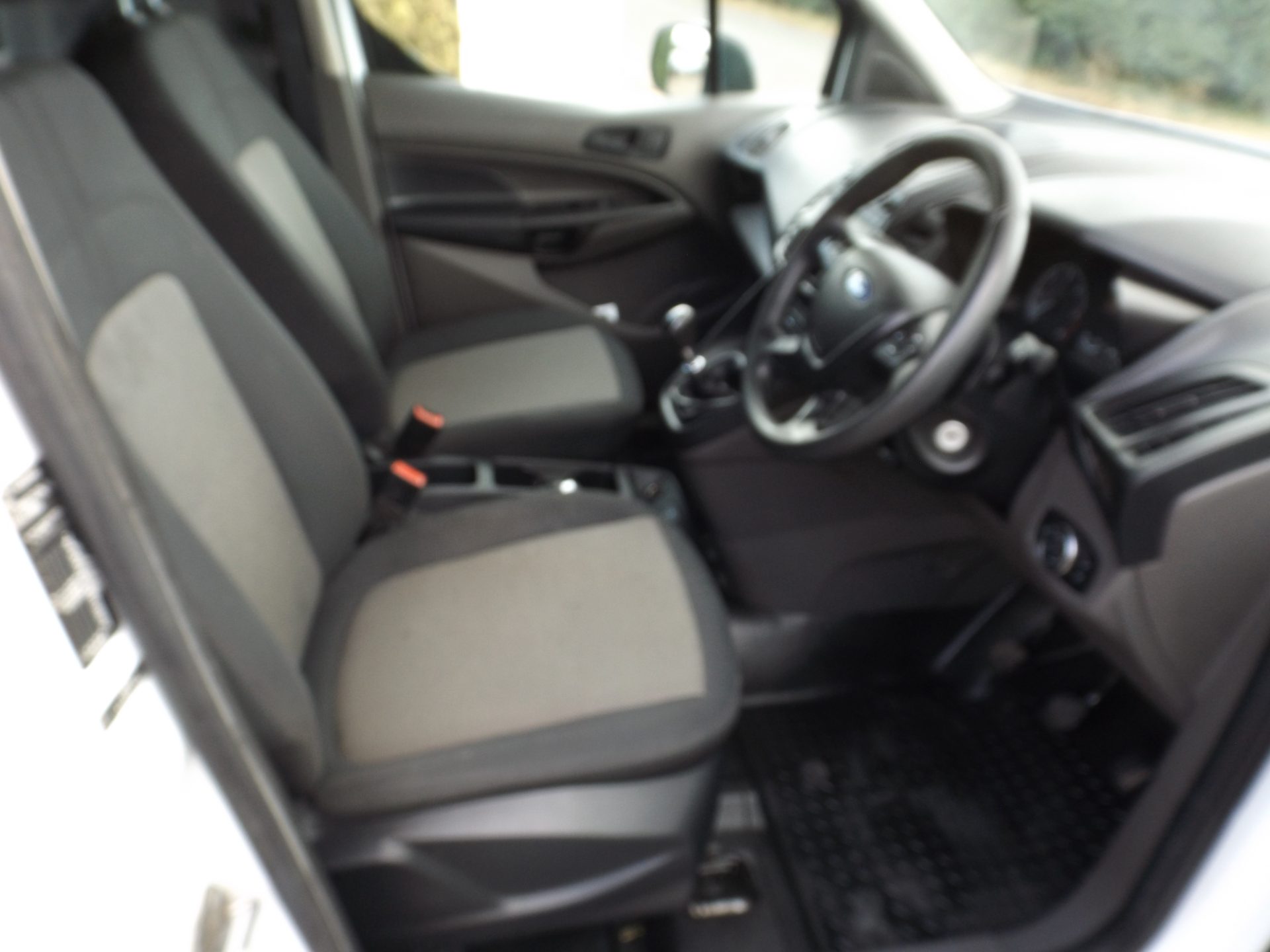 Ford TRANSIT CONNECT 1.5 200 EcoBlue Leader - Image 15