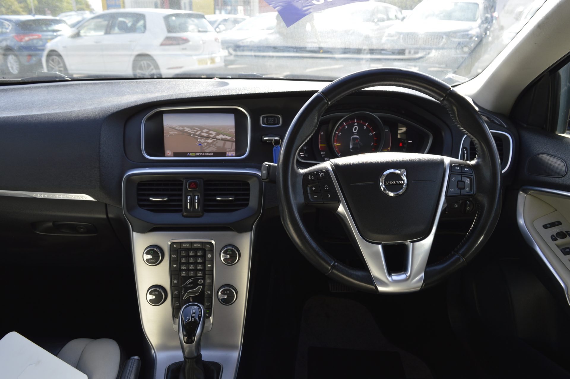 Volvo V40 CROSS COUNTRY - Image 13