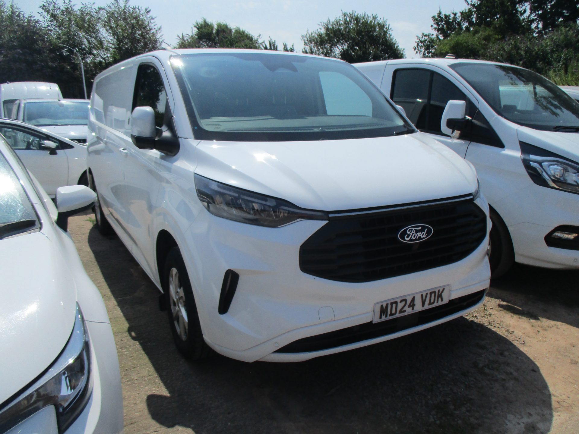 Ford NEW SHAPE CUSTOM LIMITED 136 BHP