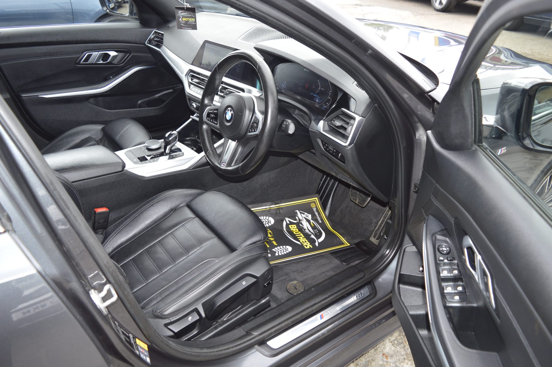 Bmw 330e PLUG IN HYBRID - Image 14