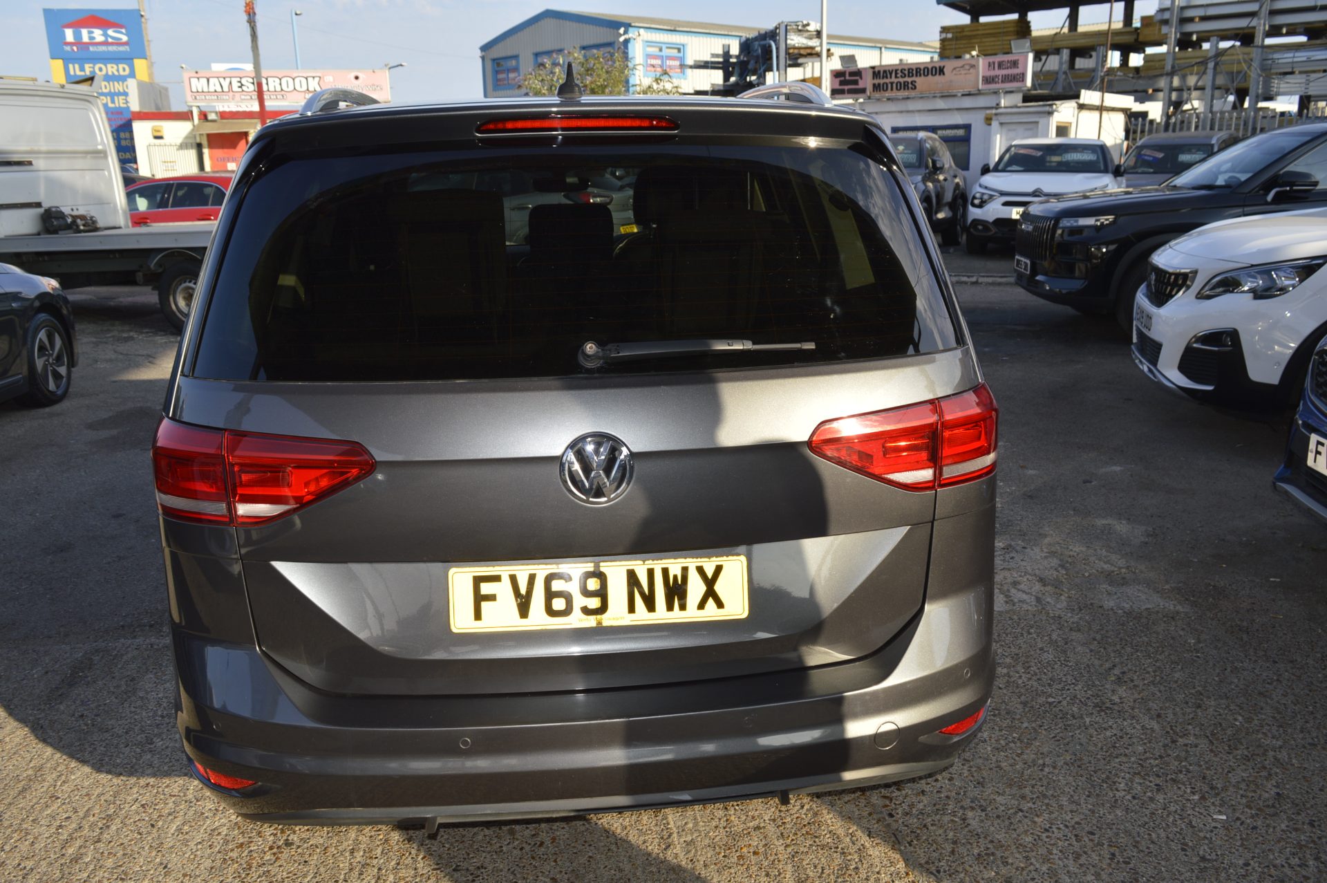 Volkswagen TOURAN PETROL AUTO 7 SEATS - Image 8