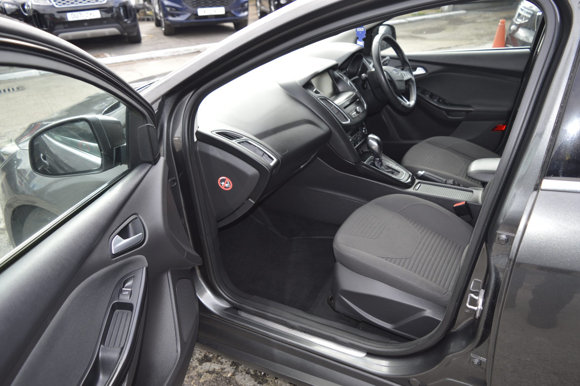 Ford Focus - Image 11