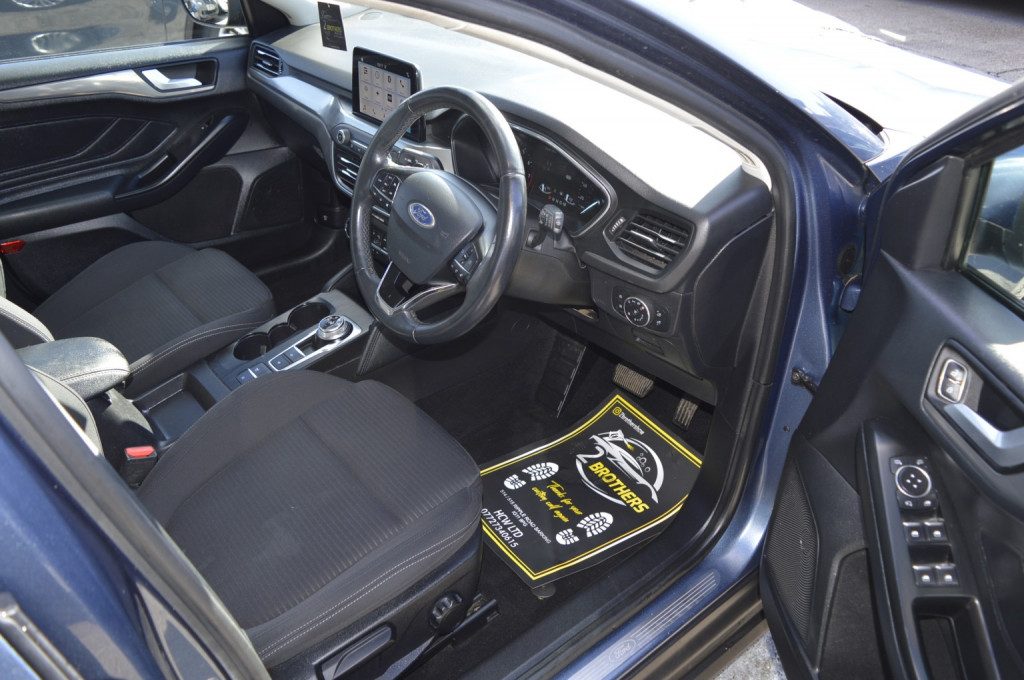 Ford Focus - Image 10