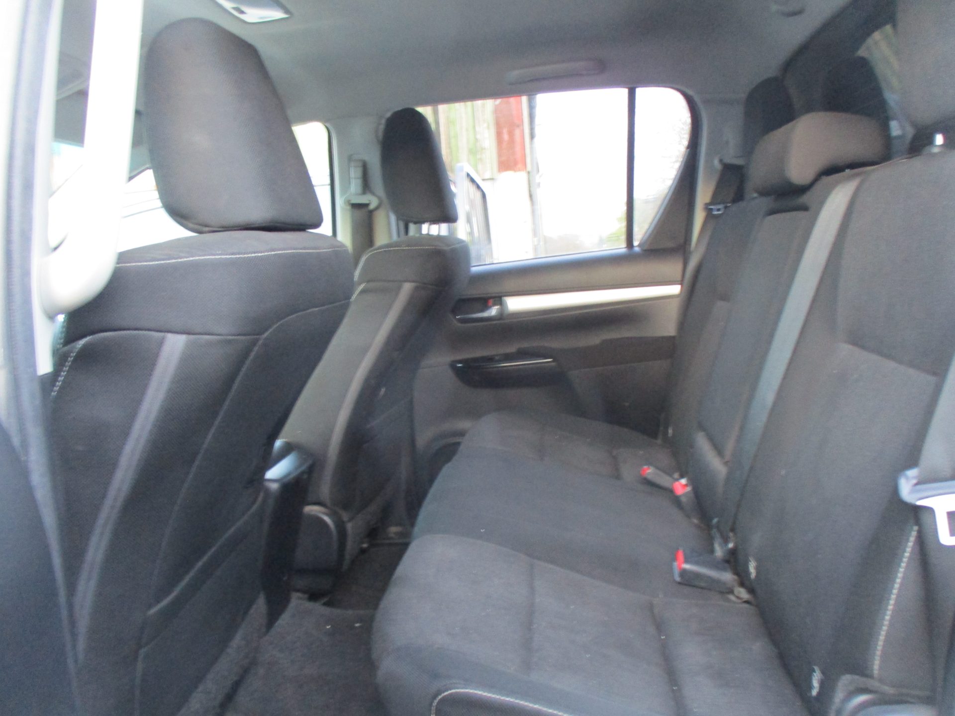 Toyota HILUX INVINCIBLE Double Cab 4x4 pickup - Image 10