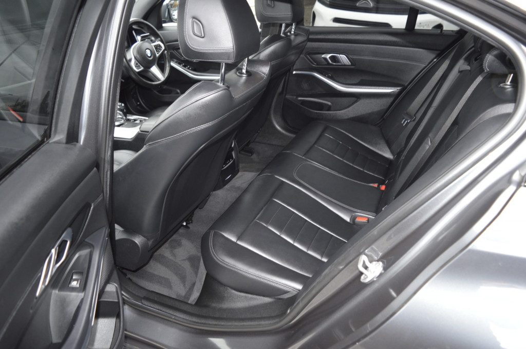Bmw 3 Series - Image 11