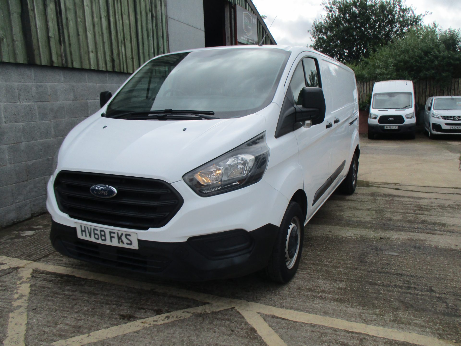 Ford CUSTOM 300 BASE VAN - Image 2