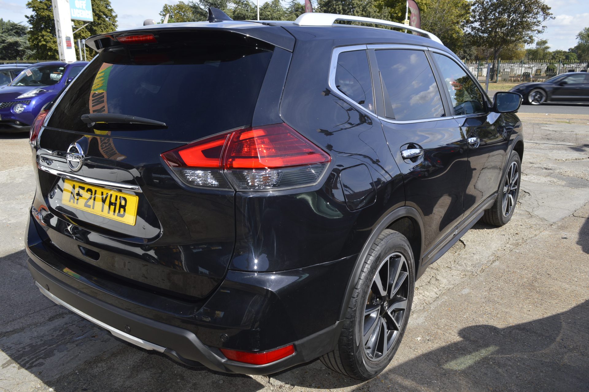Nissan X-TRAIL TEKNA AUTO 7 SEATS - Image 2