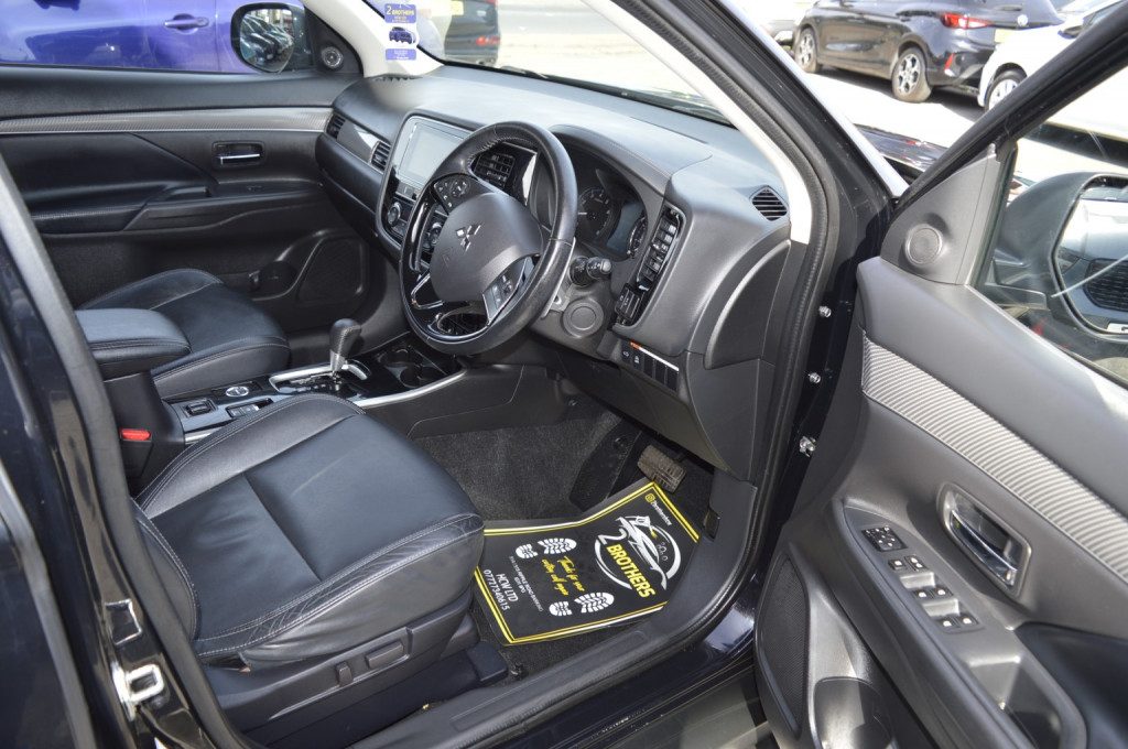Mitsubishi Outlander - Image 17