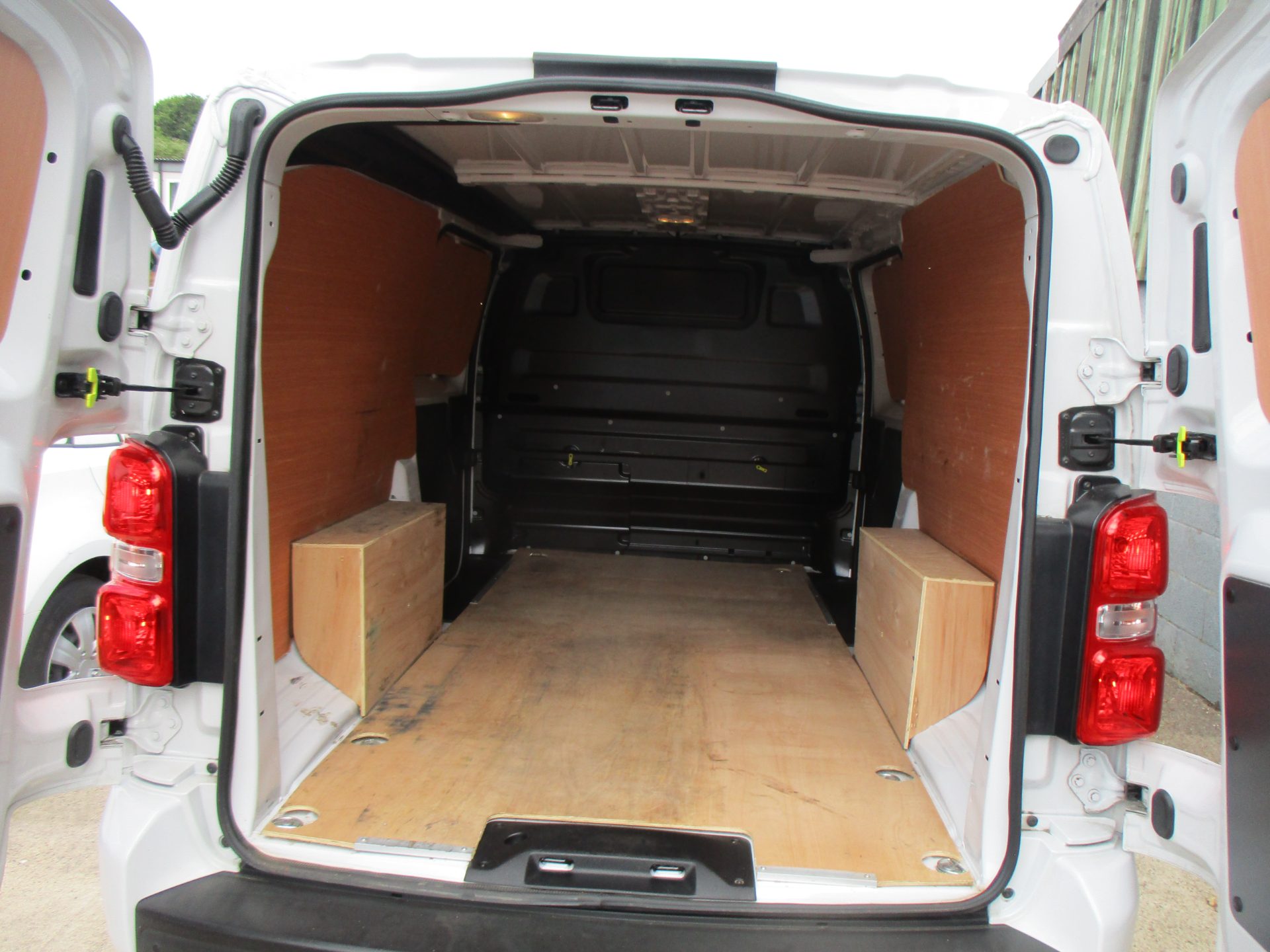 Vauxhall VIVARO PRO L2 H1 - Image 6