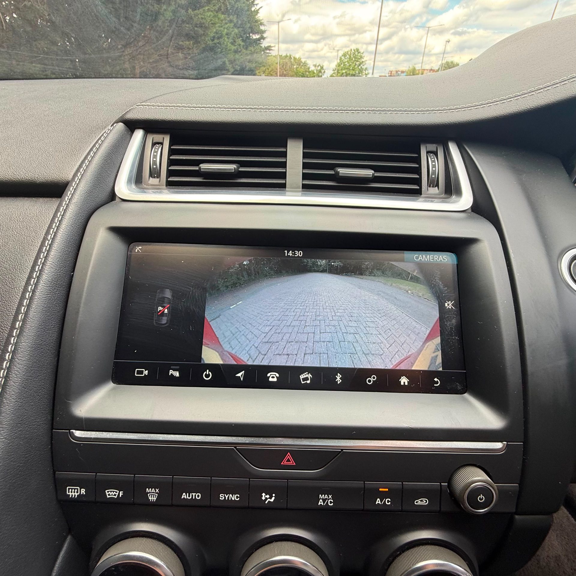 Jaguar Jaguar E-PACE 2.0 D150 R-Dynamic S SUV 5dr Diesel Auto AWD Euro 6 (s/s) (150 ps) - Image 17