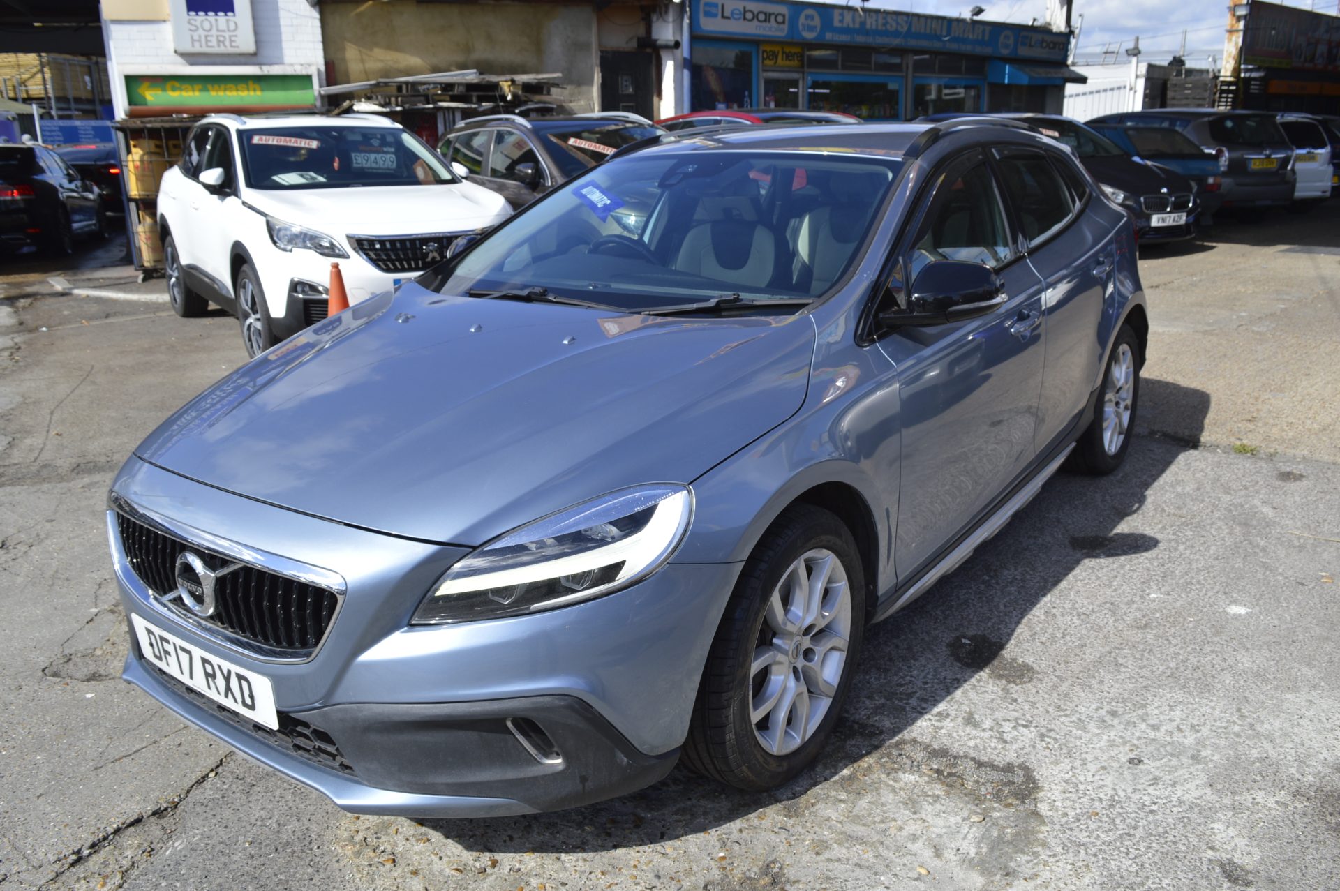 Volvo V40 CROSS COUNTRY - Image 3