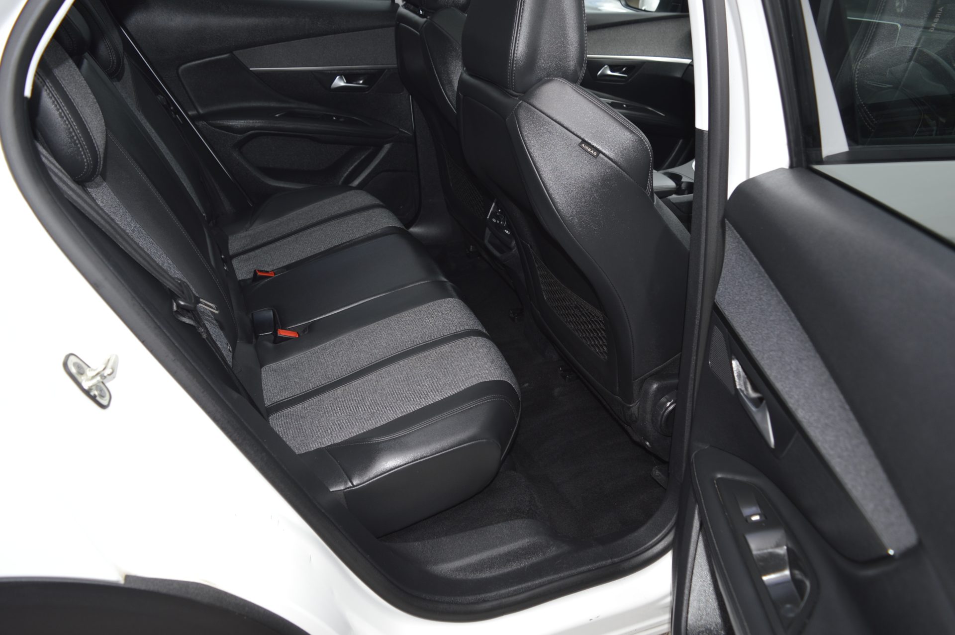 Peugeot 3008 - Image 12