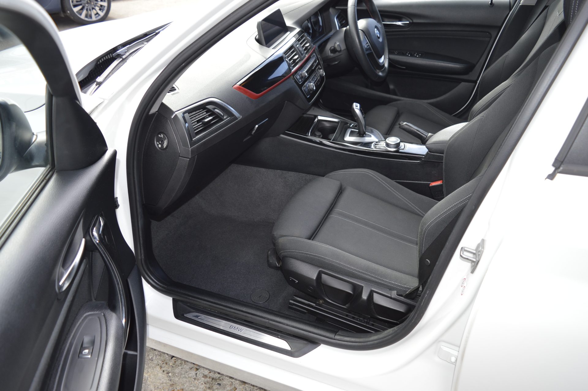 Bmw 1 SERIES 118I AUTO - Image 11