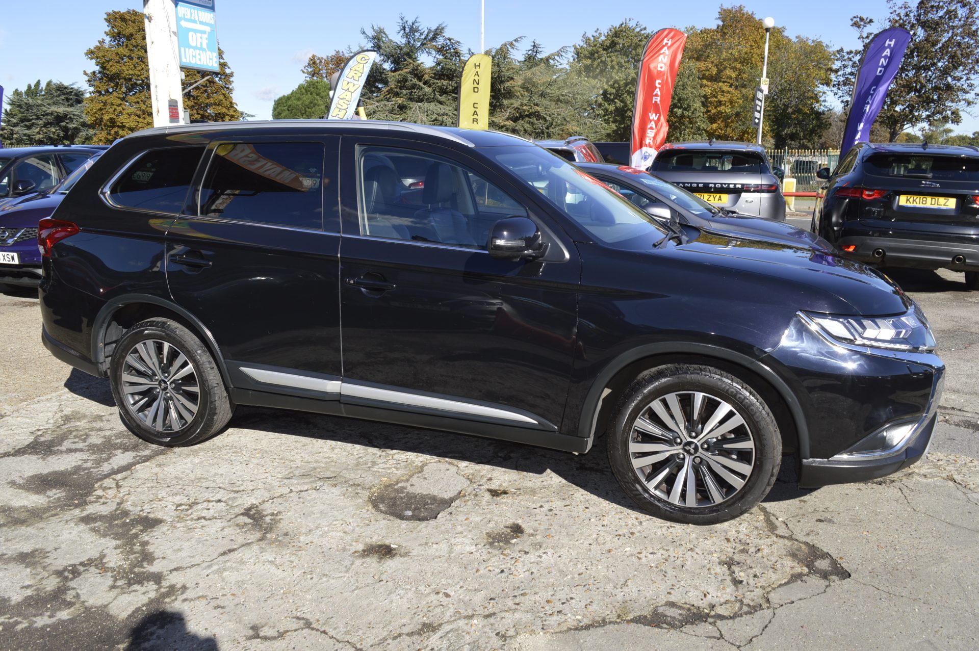 Mitsubishi OUTLANDER AUTO 7 SEATS - Image 6