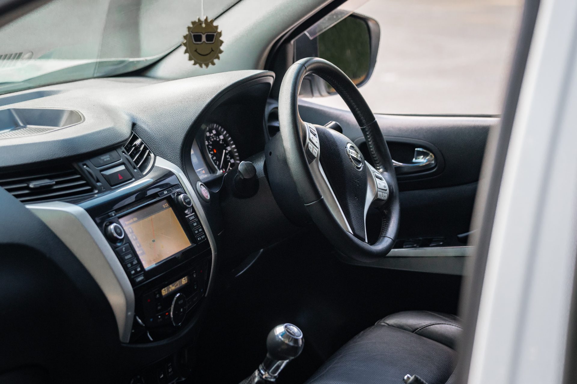 Nissan Navara 2.3 dCi Tekna 4WD Euro 6 - Image 10