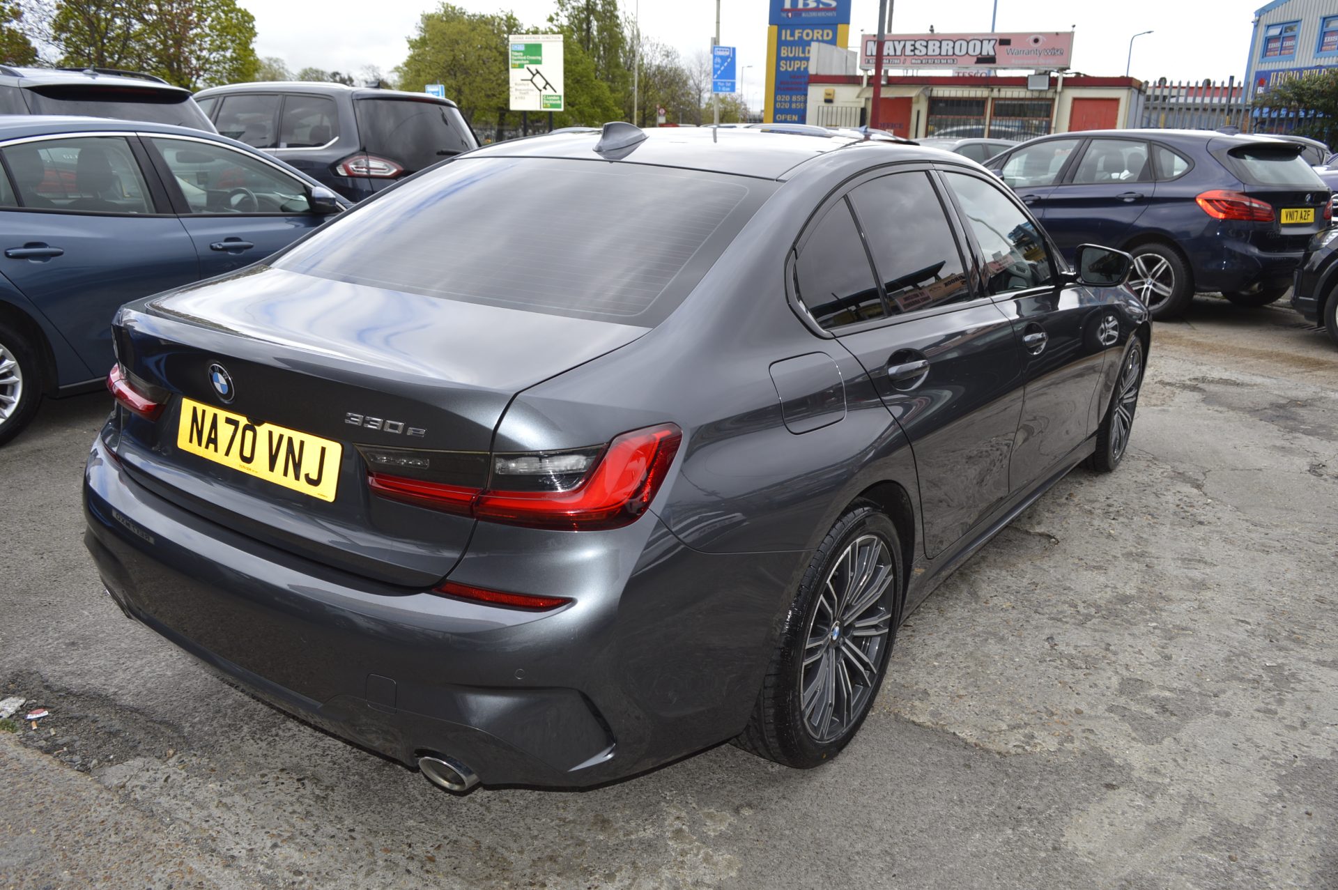 Bmw 330e PLUG IN HYBRID - Image 2