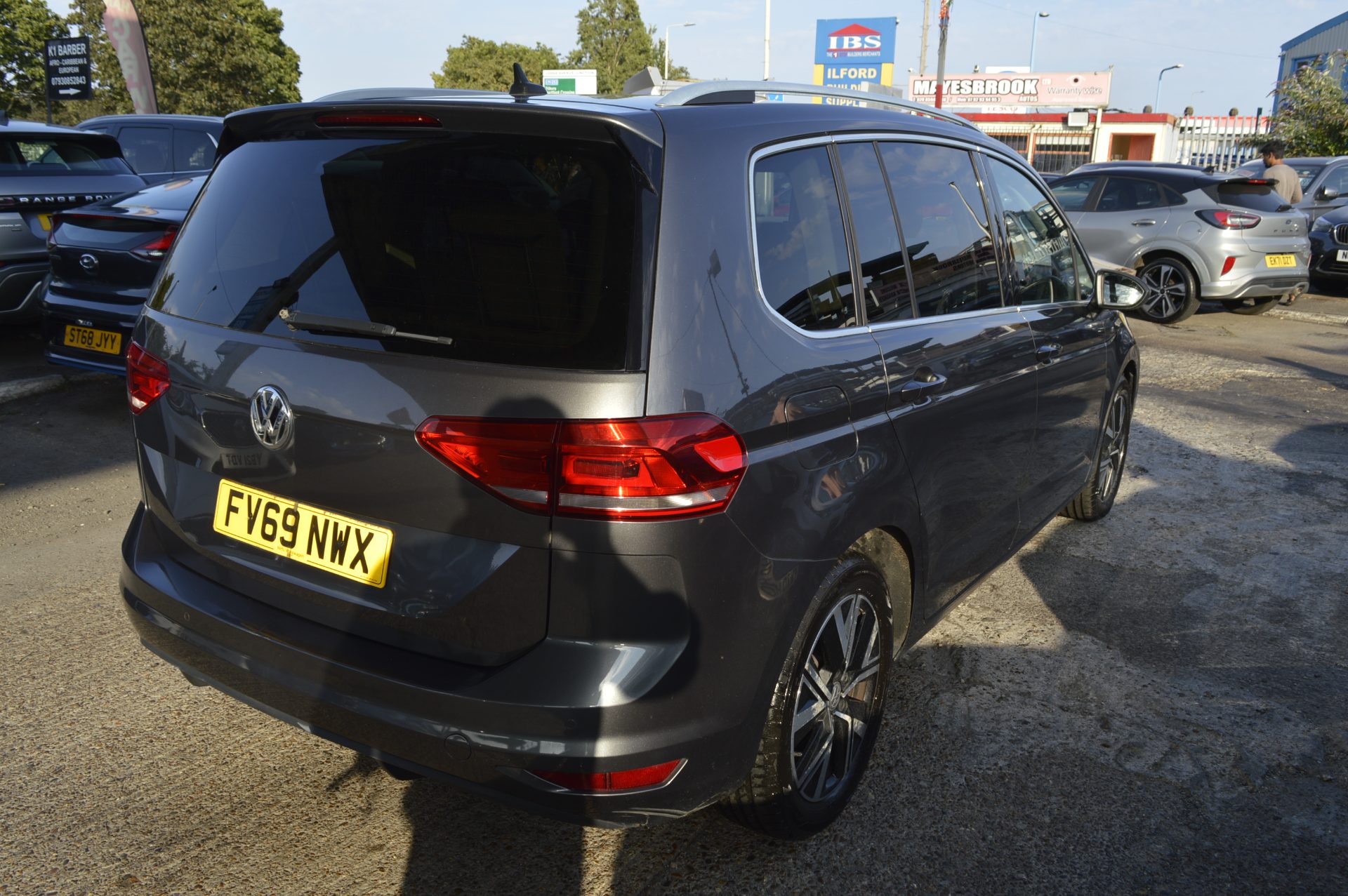 Volkswagen TOURAN PETROL AUTO 7 SEATS - Image 2