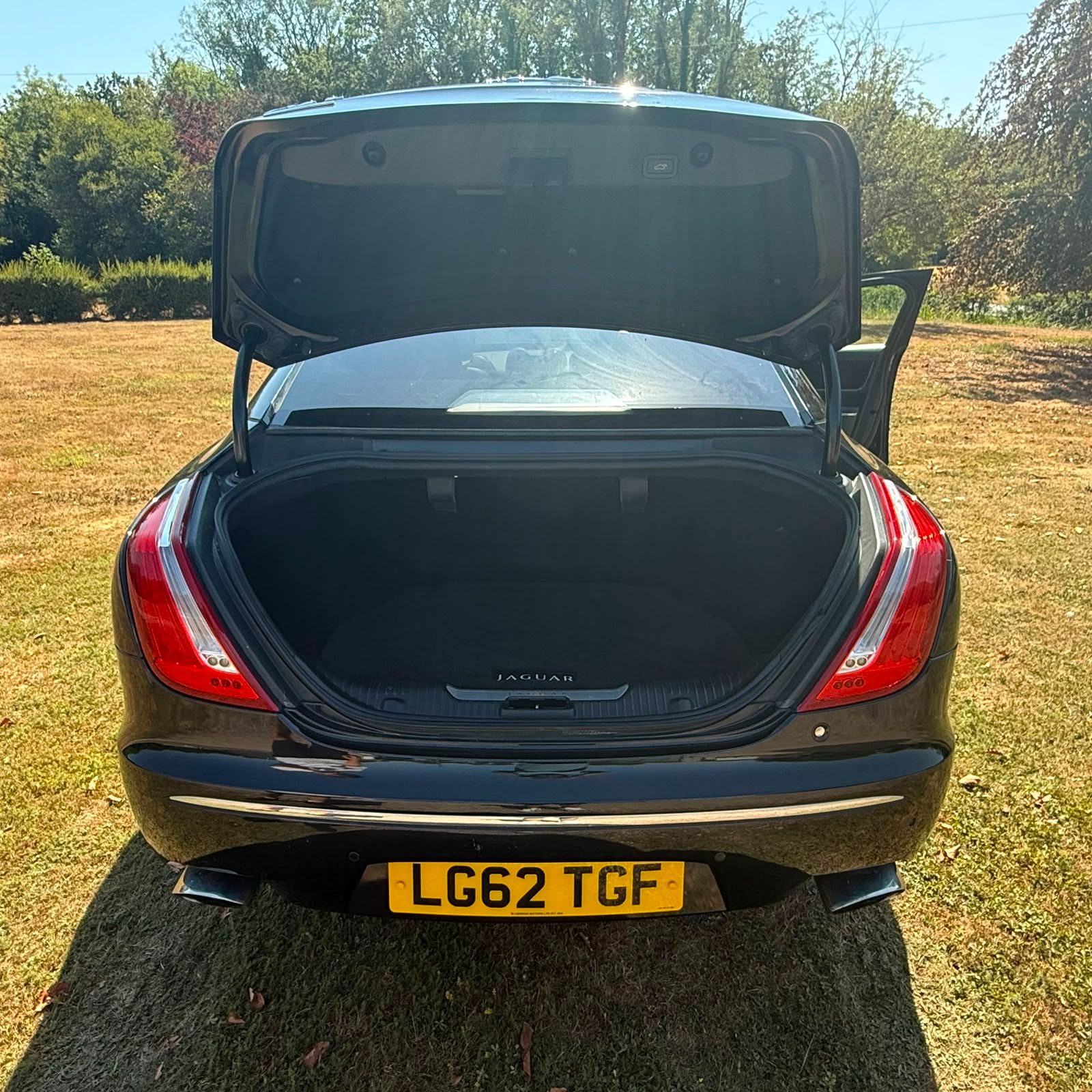 Jaguar Jaguar XJ 5.0 V8 Ultimate Saloon 4dr Petrol Auto Euro 5 (s/s) (LWB) (510 ps) - Image 15