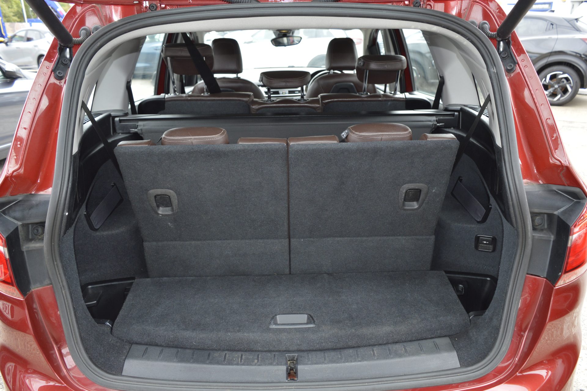 Bmw 218i 7 seats petrol - Image 9