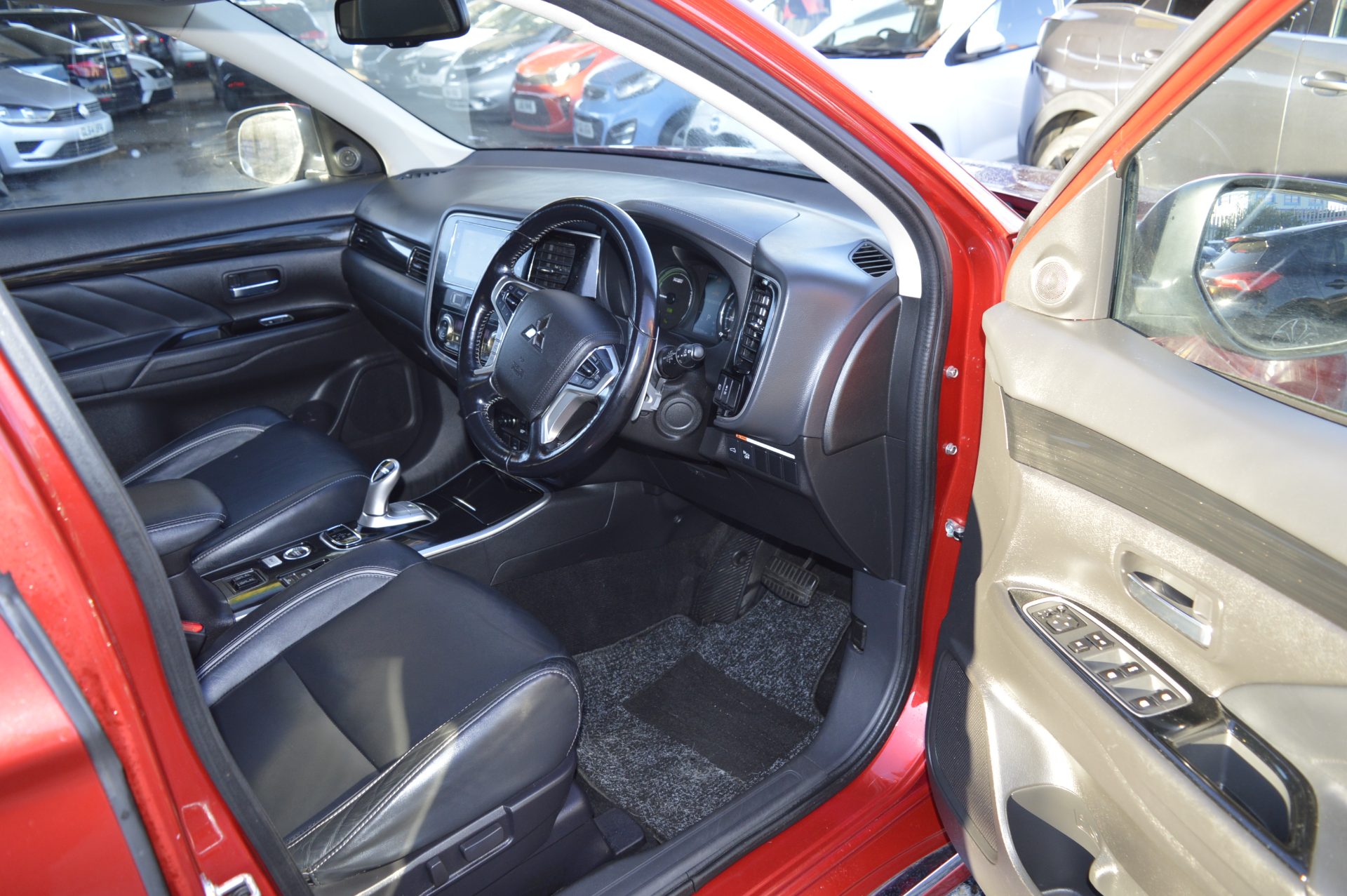 Mitsubishi Outlander - Image 15