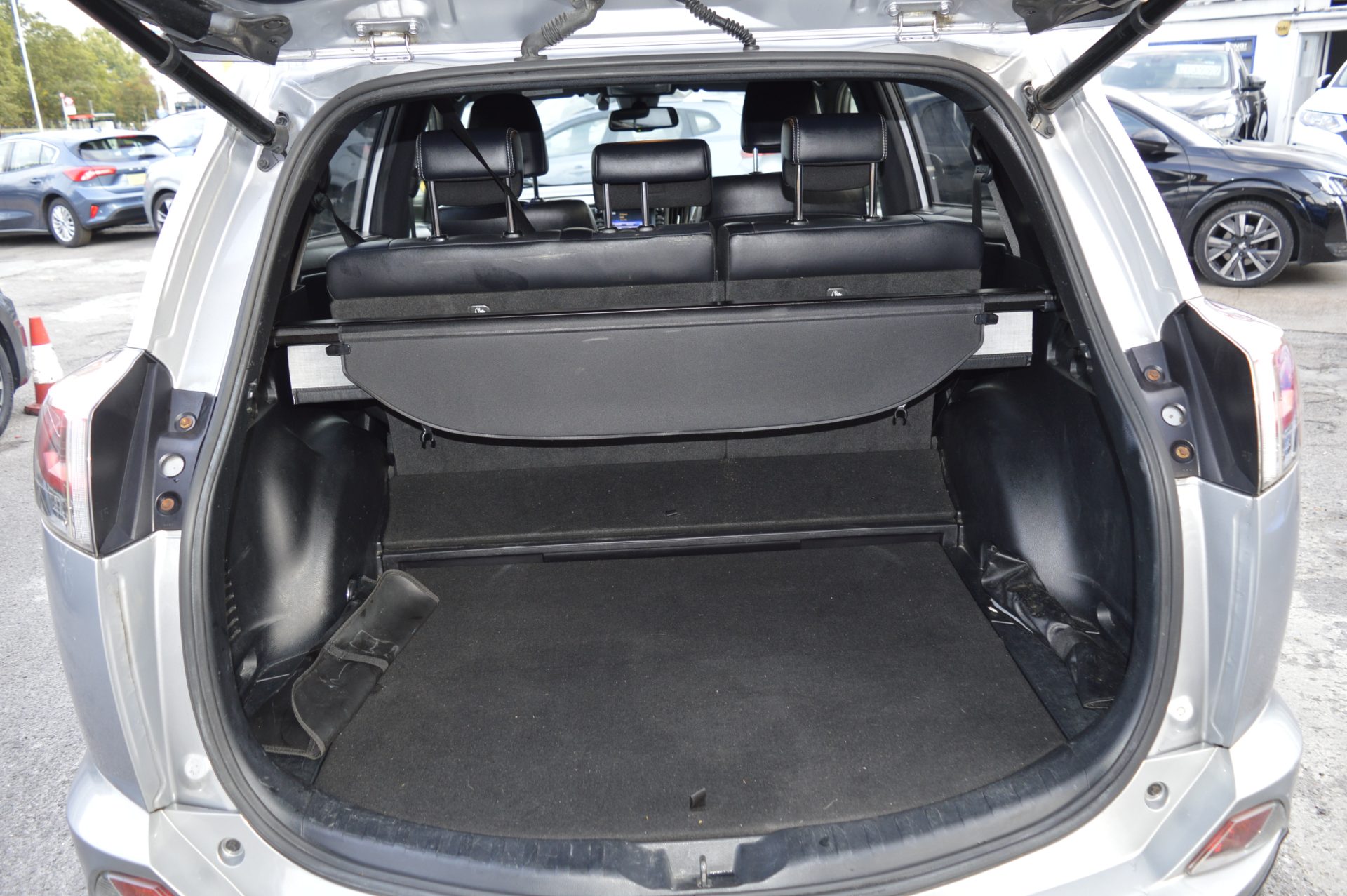Toyota RAV 4 HYBRID AUTO - Image 9