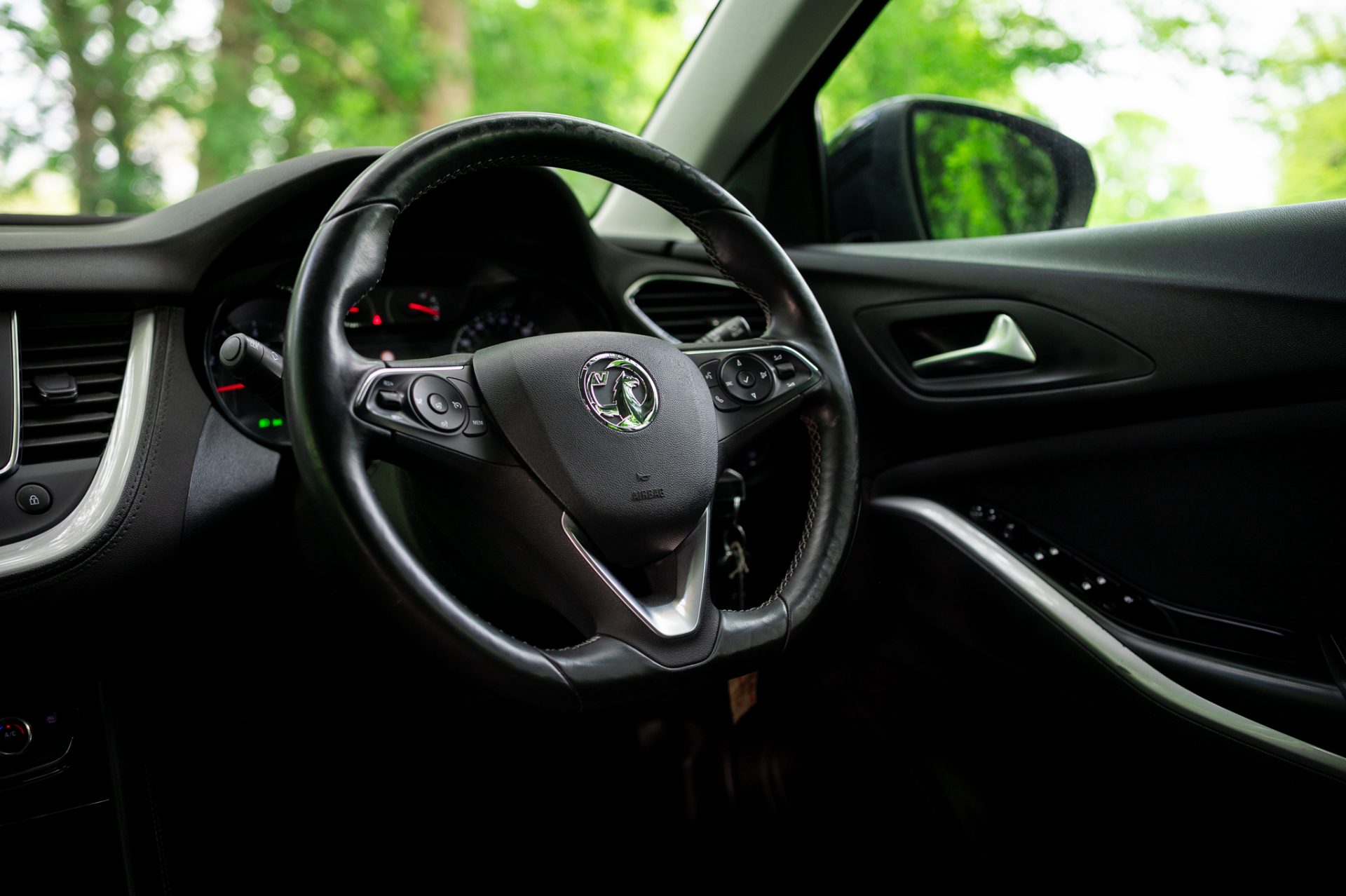 Vauxhall Grandland X 1.5 Turbo D BlueInjection SE - Image 16