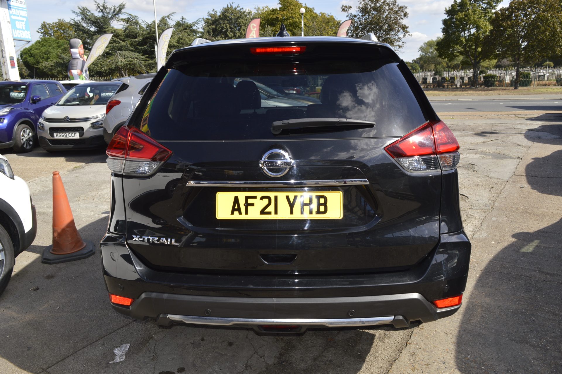 Nissan X-TRAIL TEKNA AUTO 7 SEATS - Image 8