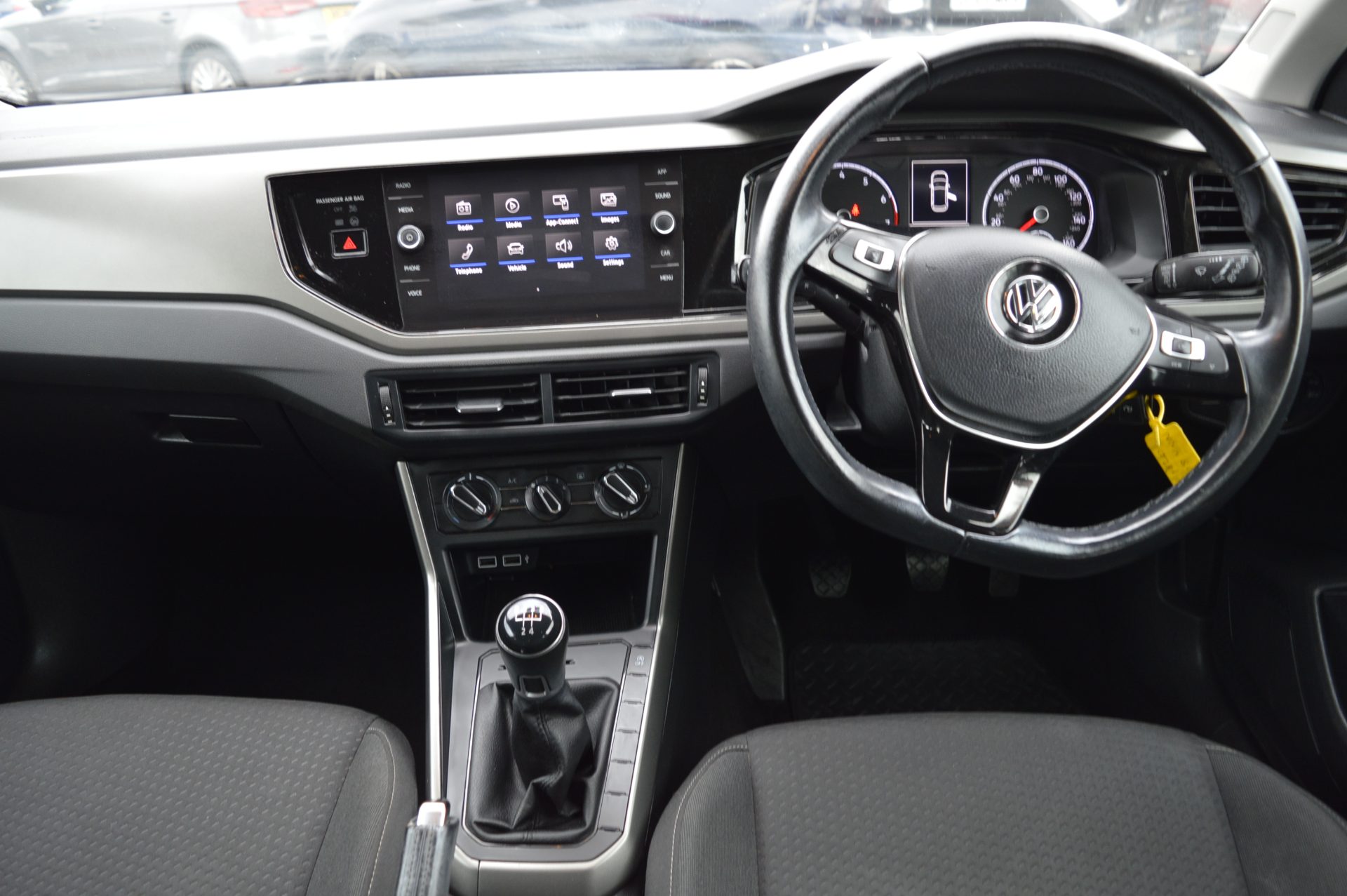 Volkswagen POLO - Image 13