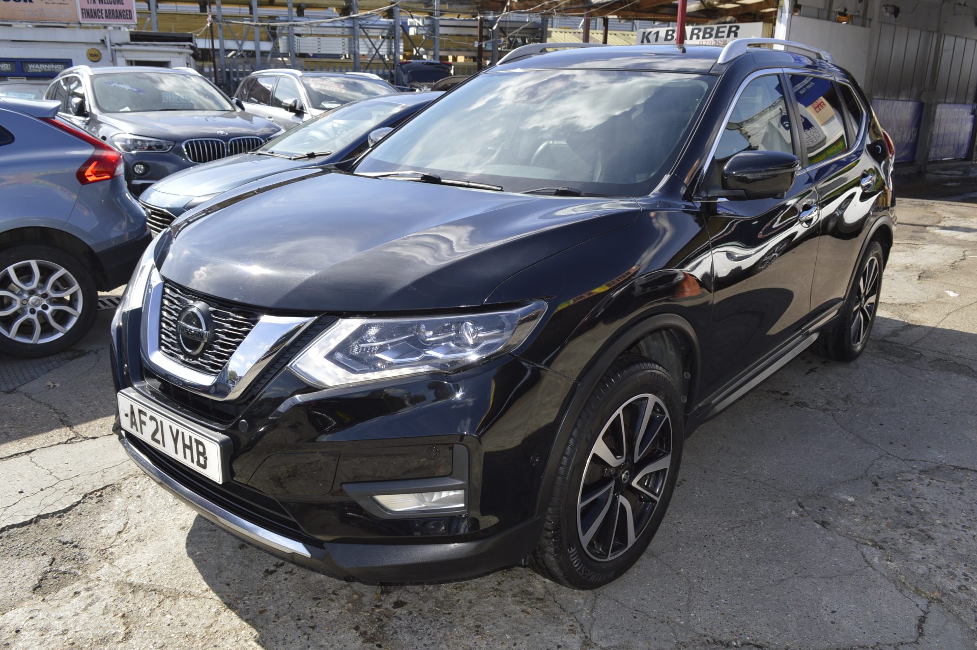 Nissan X-TRAIL TEKNA AUTO 7 SEATS - Image 3
