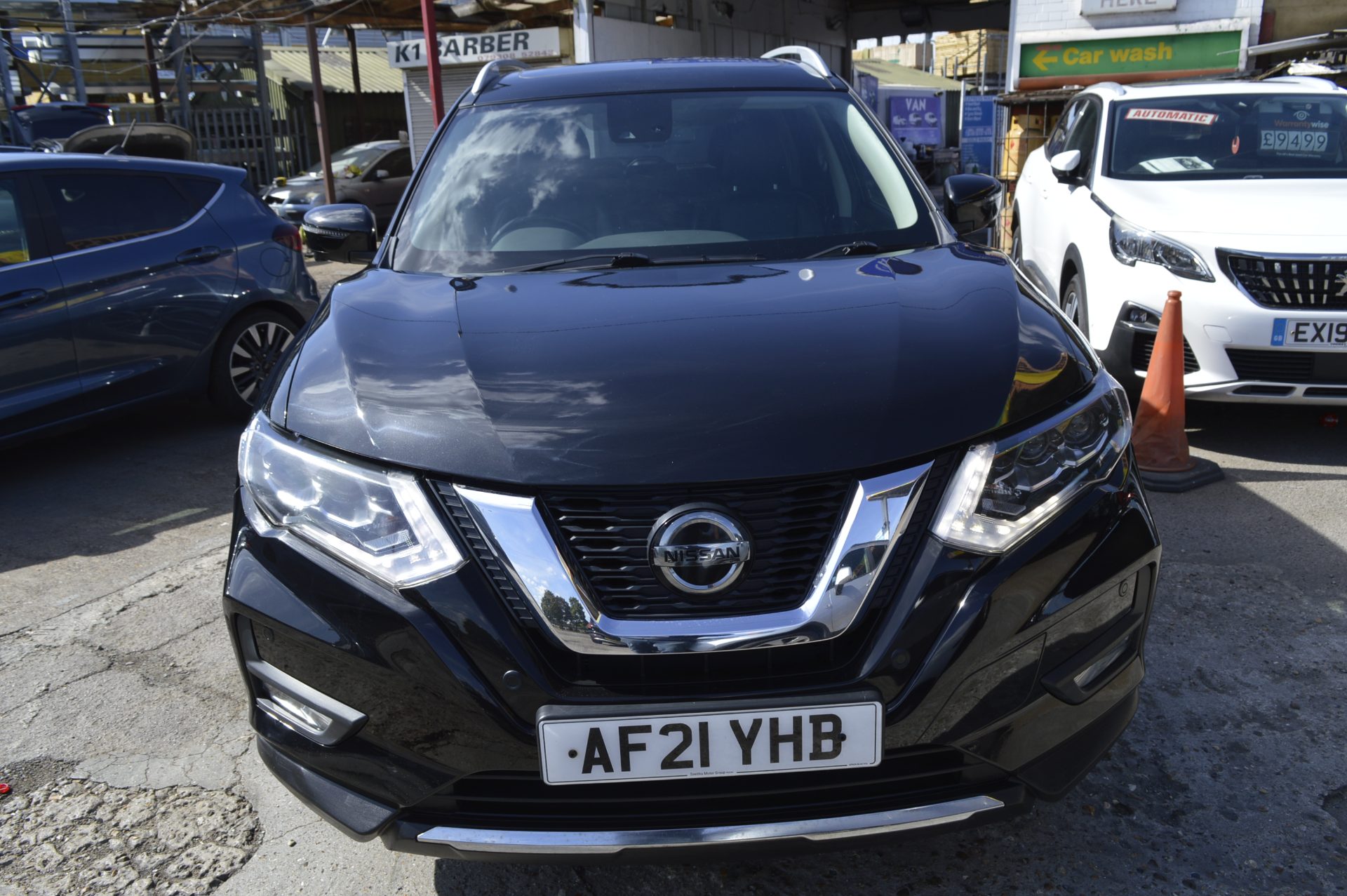 Nissan X-TRAIL TEKNA AUTO 7 SEATS - Image 7