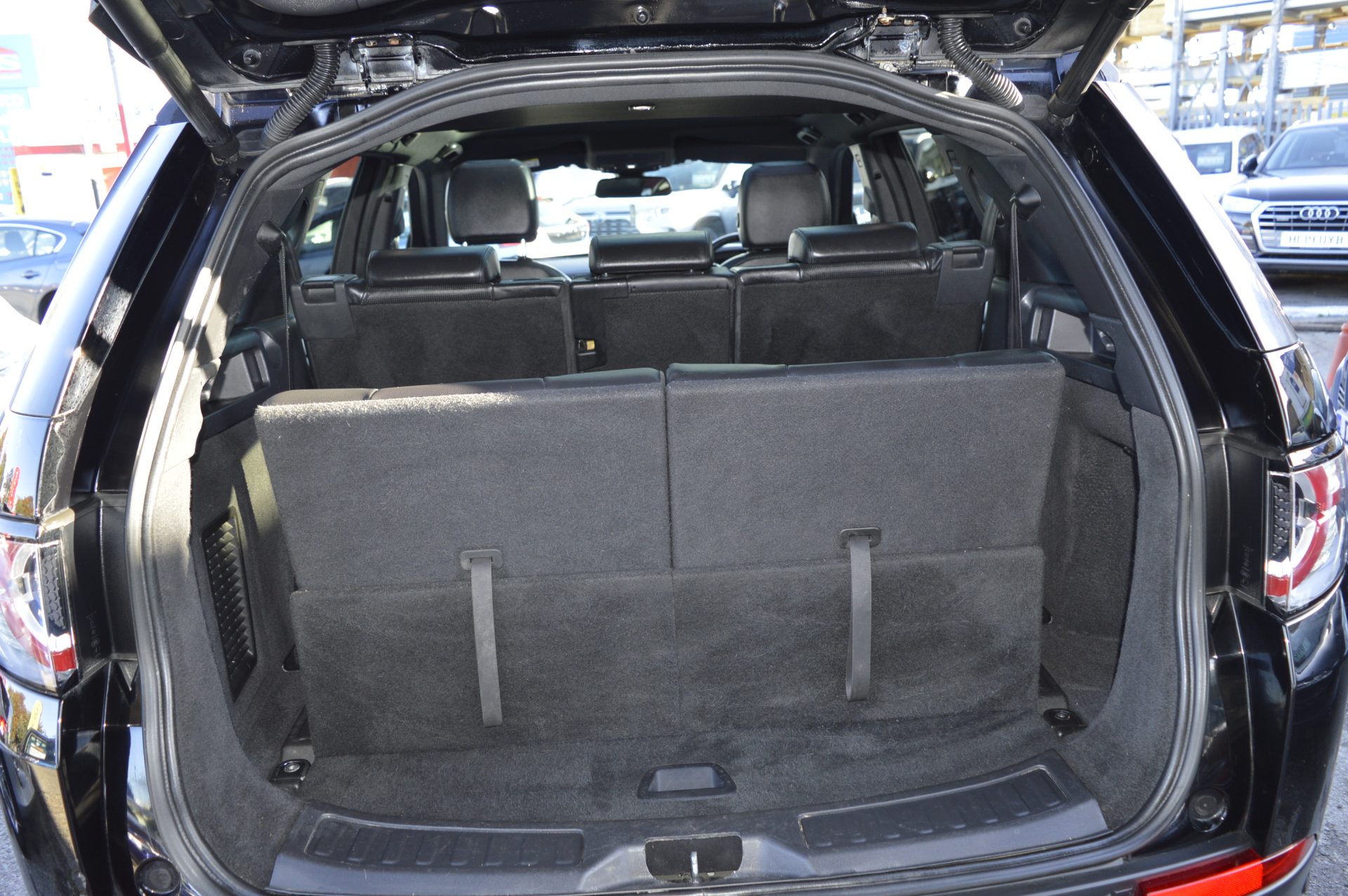 Land Rover DISCOVERY HSE AUTO 7 SEATS - Image 9
