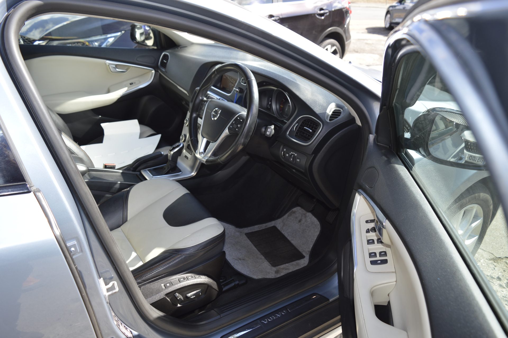 Volvo V40 CROSS COUNTRY - Image 14
