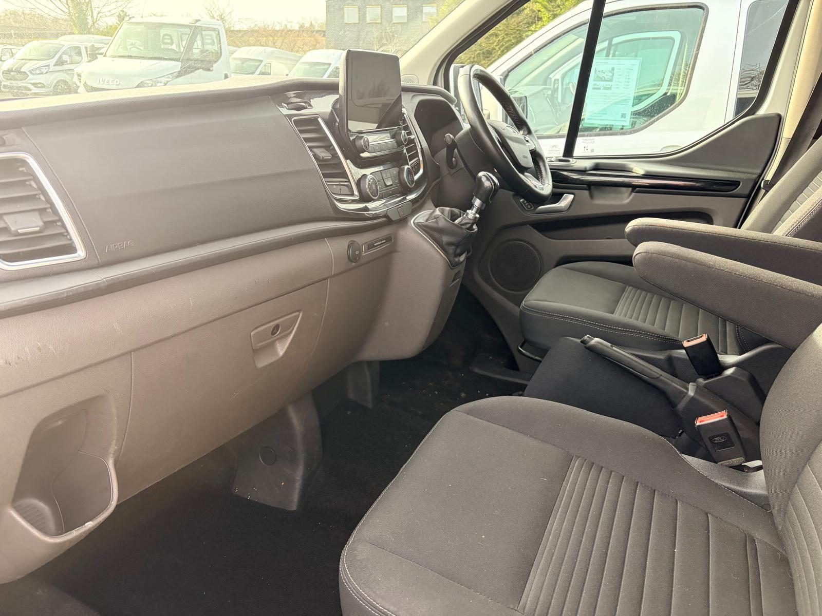 Ford Transit Custom 2.0 Limited - Image 10