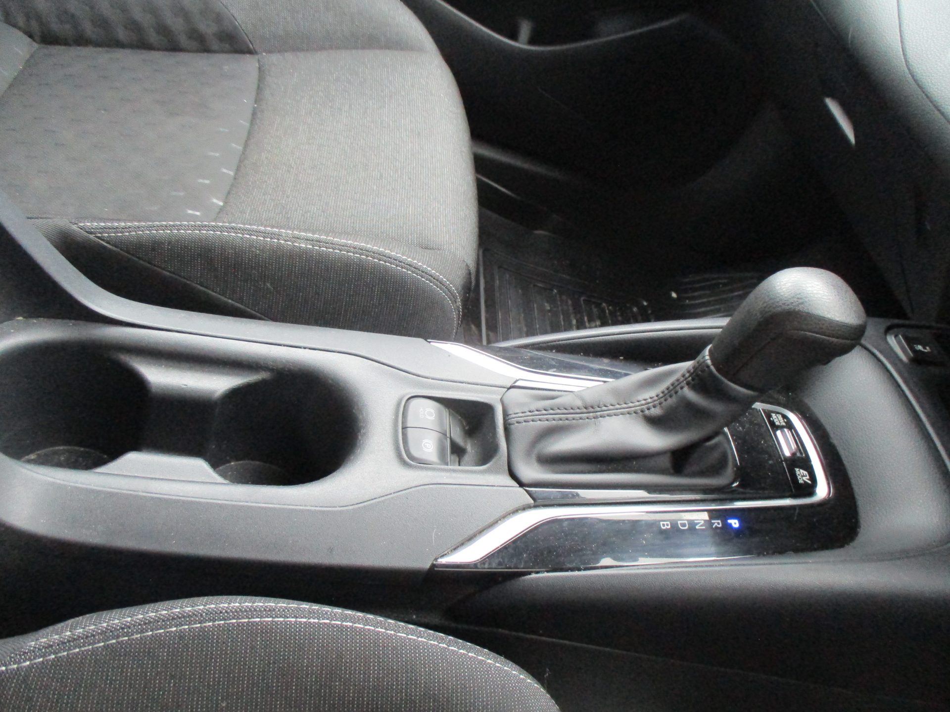 Toyota COROLLA VVTI PETROL HYBRID COMMERCIAL - Image 8