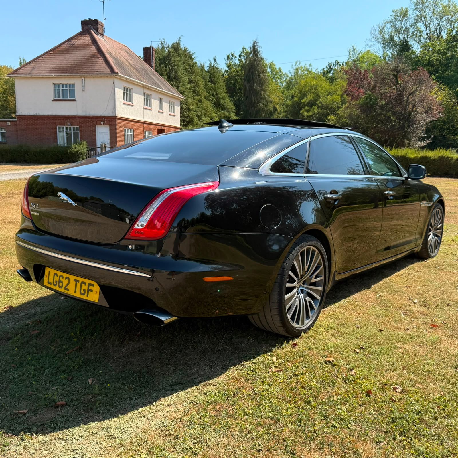 Jaguar Jaguar XJ 5.0 V8 Ultimate Saloon 4dr Petrol Auto Euro 5 (s/s) (LWB) (510 ps) - Image 12