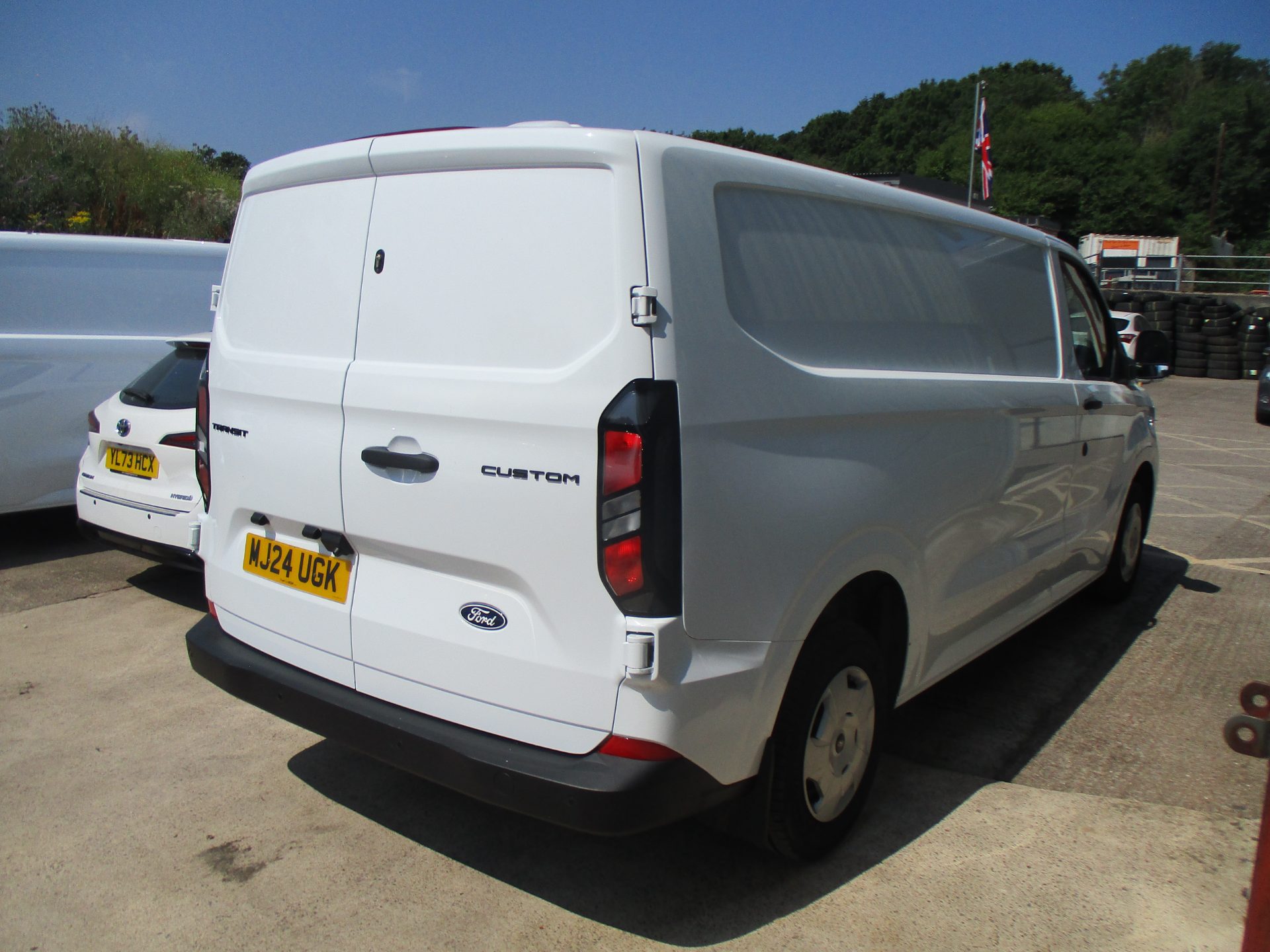 Ford NEW SHAPE CUSTOM TREND 110 BHP - Image 2
