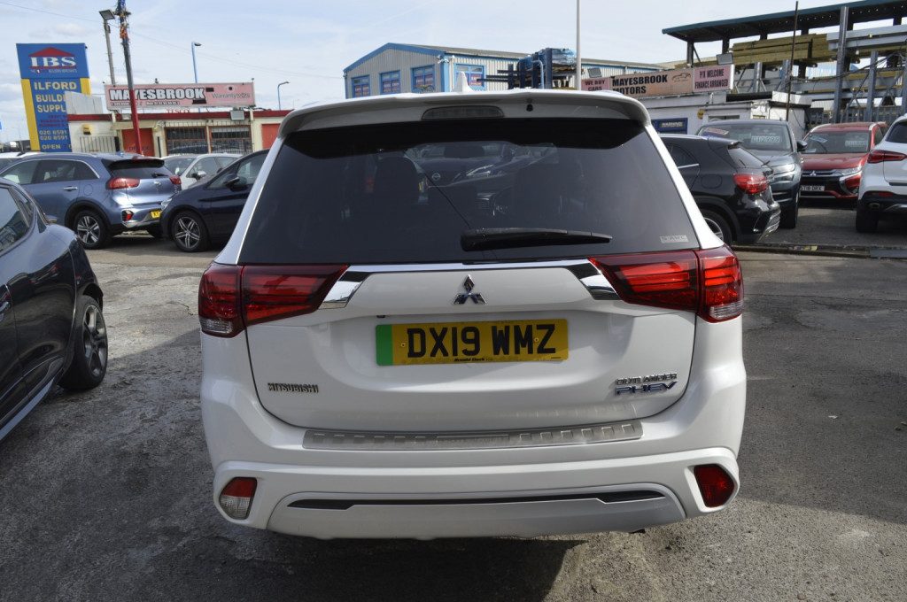 Mitsubishi Outlander - Image 9
