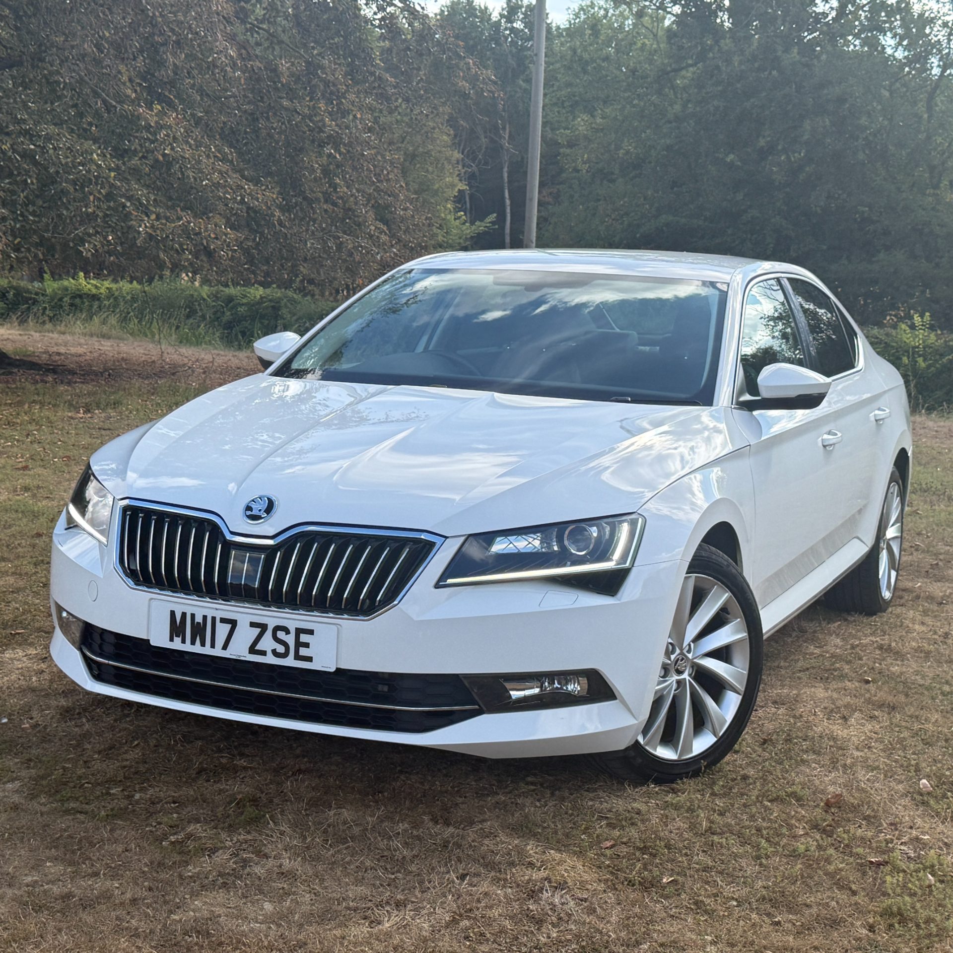 Skoda Skoda Superb 2.0 TDI SE L Executive Hatchback 5dr Diesel Manual 4WD Euro 6 (s/s) (150 ps) - Image 3