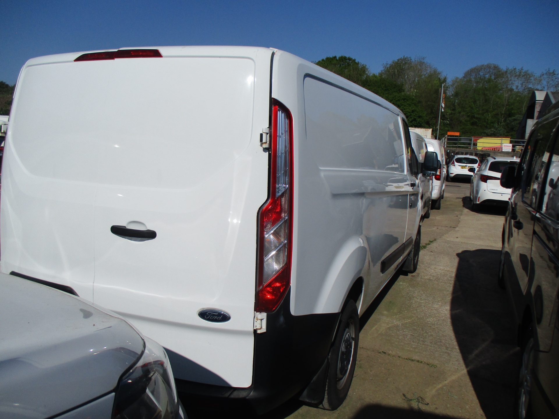 Ford CUSTOM 300 BASE VAN - Image 6