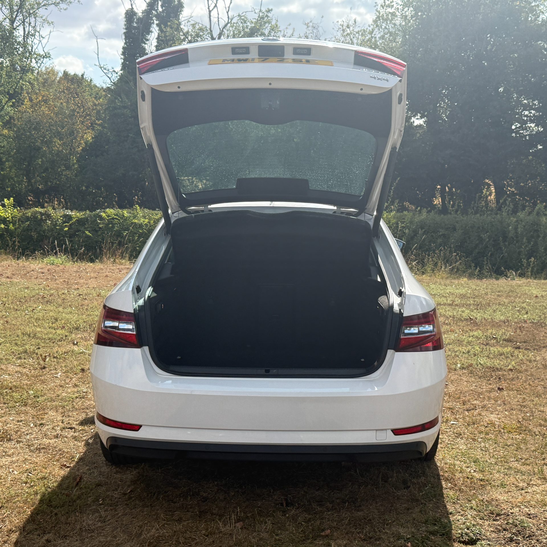 Skoda Skoda Superb 2.0 TDI SE L Executive Hatchback 5dr Diesel Manual 4WD Euro 6 (s/s) (150 ps) - Image 8