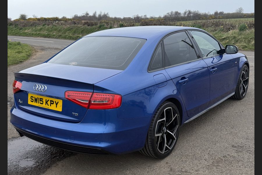 Audi A4, A4 Black Edition - Image 4