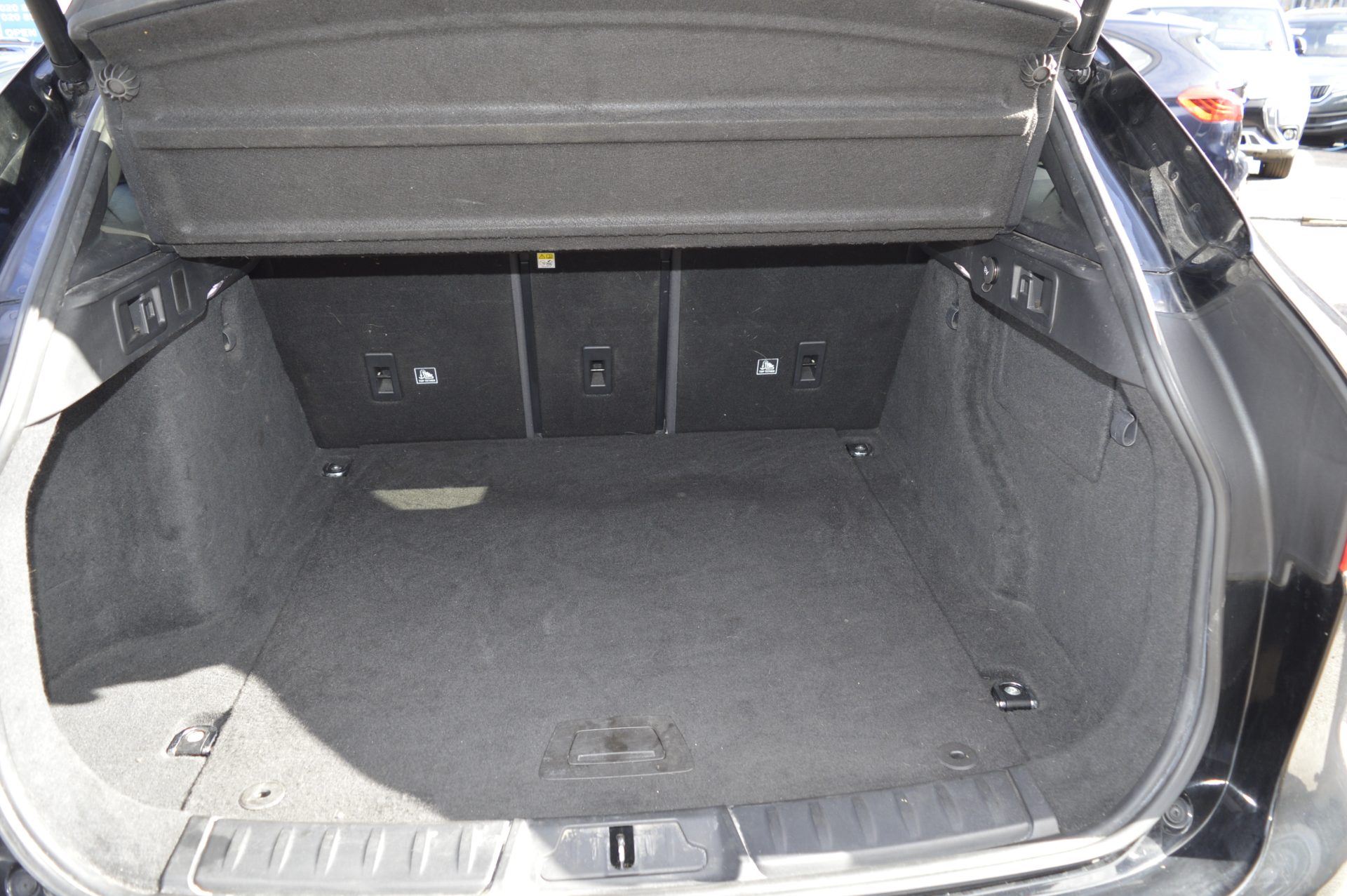 Jaguar F-PACE AUTO SUNROOF - Image 9
