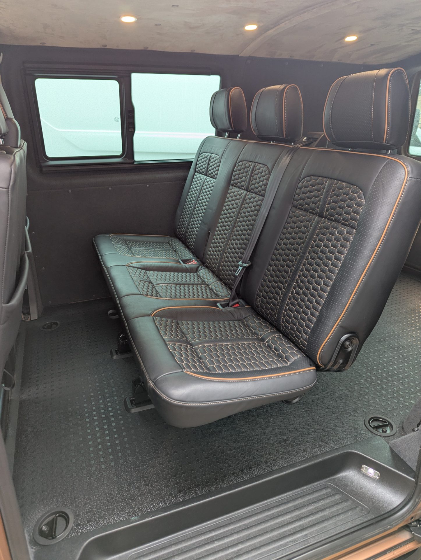 Volkswagen T6.1 FACTORY 150 KOMBI VAN - Image 5